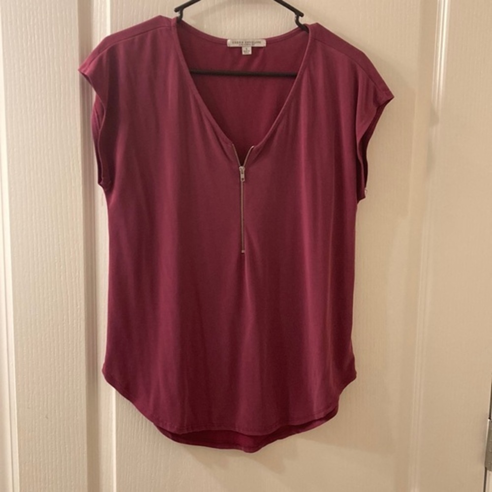 Green Envelope Brand Top. Size Small.‎